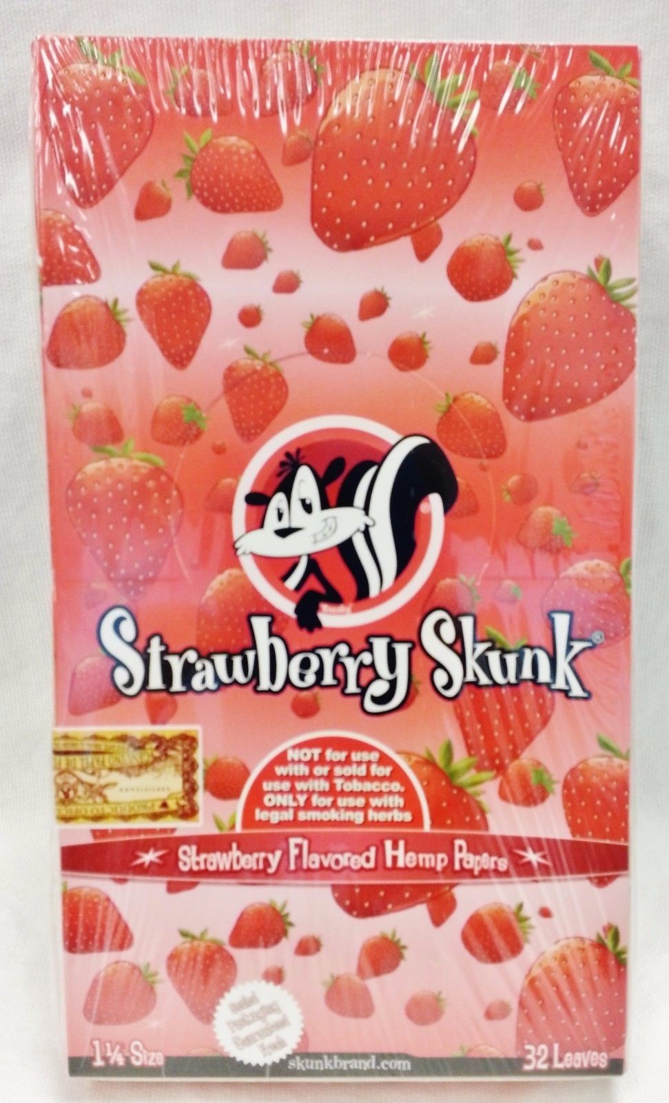 Full Box Skunk Brand 1 1/4 Strawberry Flavored Rolling Papers 32 Per Pack