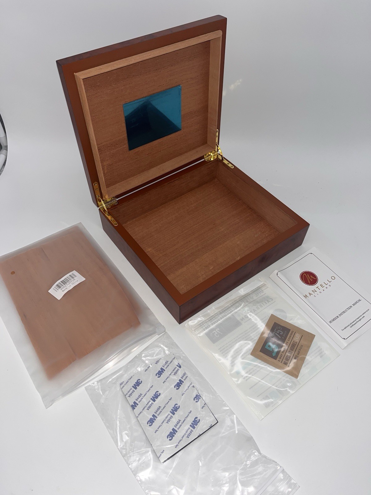 Cigar Humidor Cherry Finish Box Holds 15-25 Cigars Hygrometer Storage Case