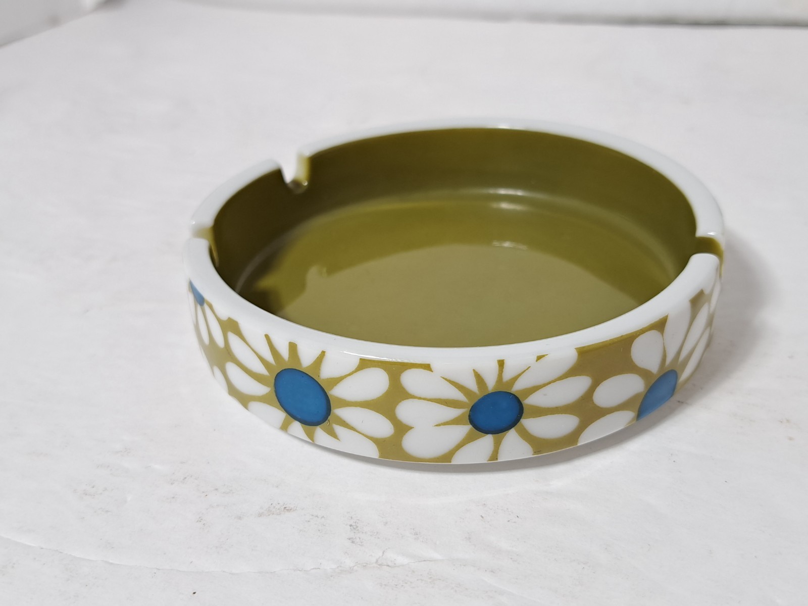 MCM Vintage 60s 70s Flower Power Green w/ Blue Daisy Ceramic Ashtray
