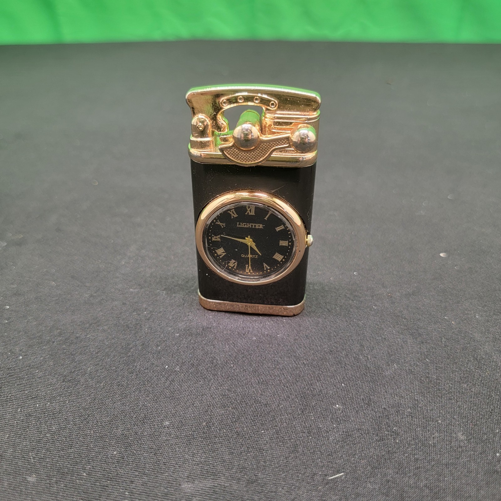 2-in-1 combo functional lighter with an integrated analog quartz clock