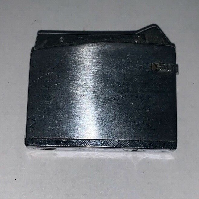 SILVER SQUARE PUSH DOWN LIGHTER