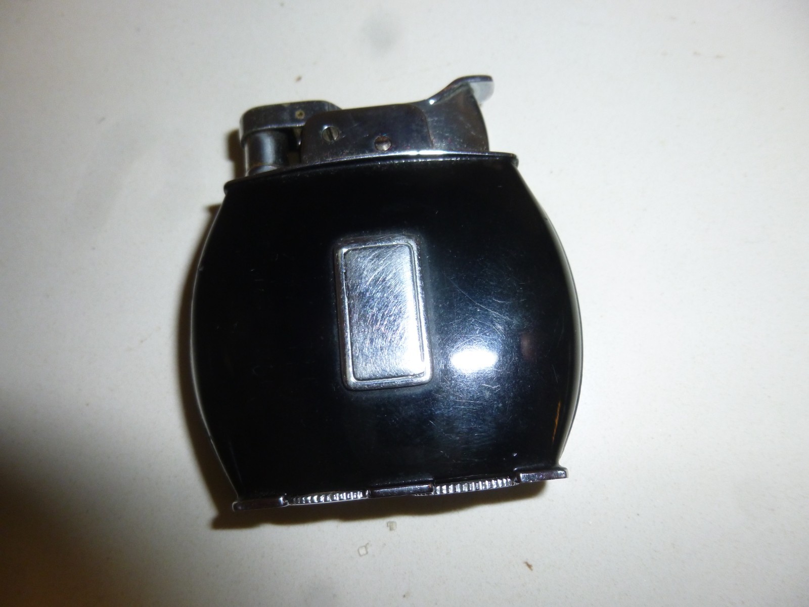 Vintage 1930’s early Evans Trig-a-lite round bodied pocket lighter