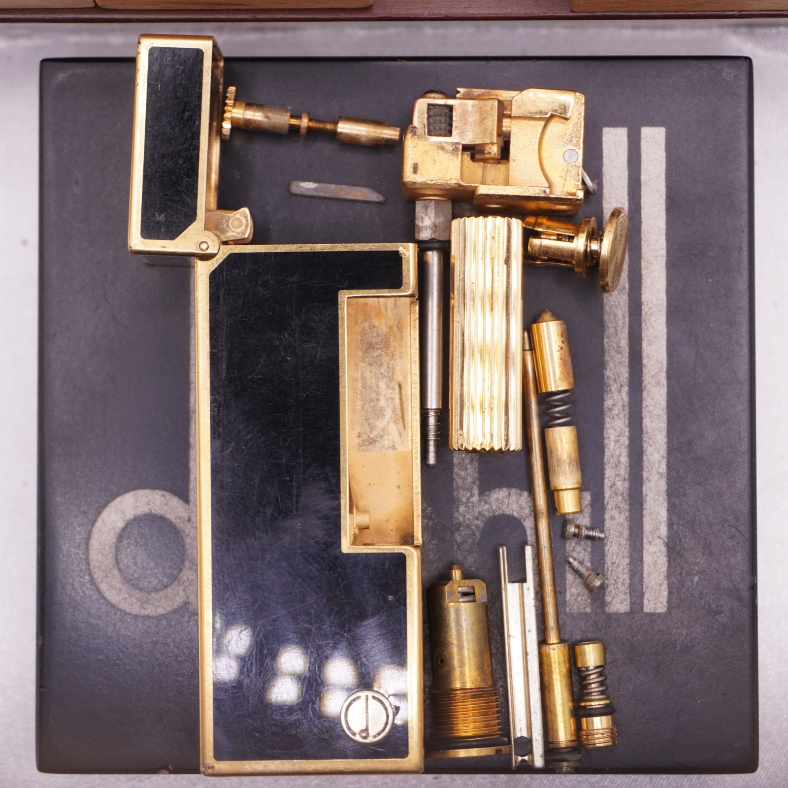 With D Mark Dunhill Lighter Gold/Black_Ultrasonically Cleaned_WORKING_B