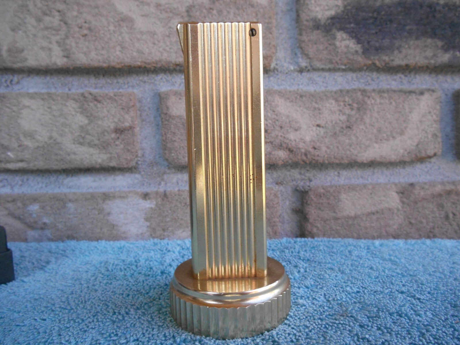 VINTAGE CYGNUS LIFT ARM TABLE LIGHTER WORKS WITH SWANK CLOCK. WIND STEM MISSING