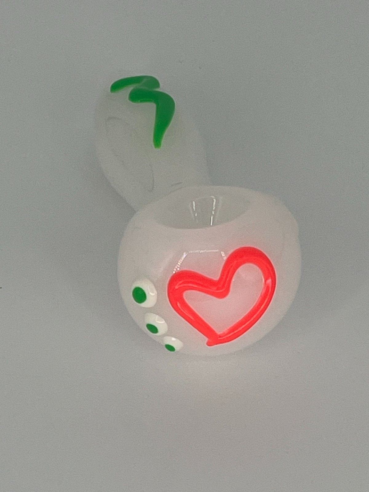 4″ GLOW in the DARK GLASS PIPE W/ PINK HEART – 2 FREE GIFTS – GIRLY BOWL- HOOKAH
