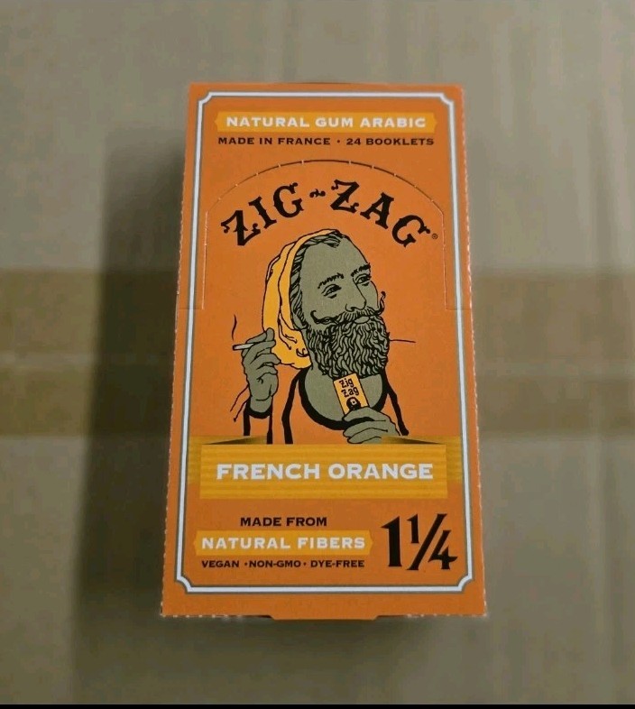 Zig-Zag Rolling Papers – 1 1/4 French Orange – 24 Booklets with 32 Papers each