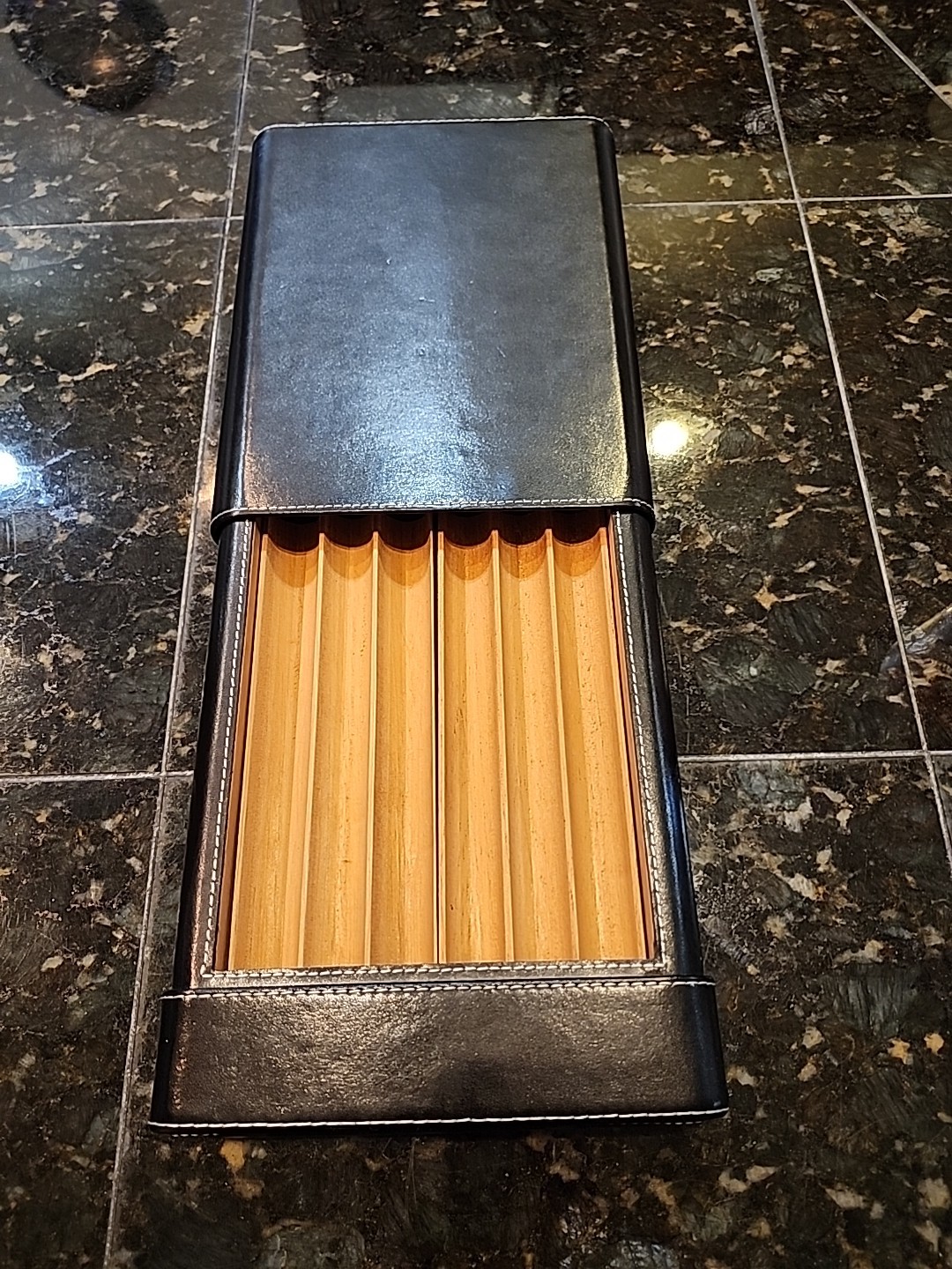 Large Cigar Travel Case Humidor with Wooden Tray Black 5 Slots Bey-Berk Leather