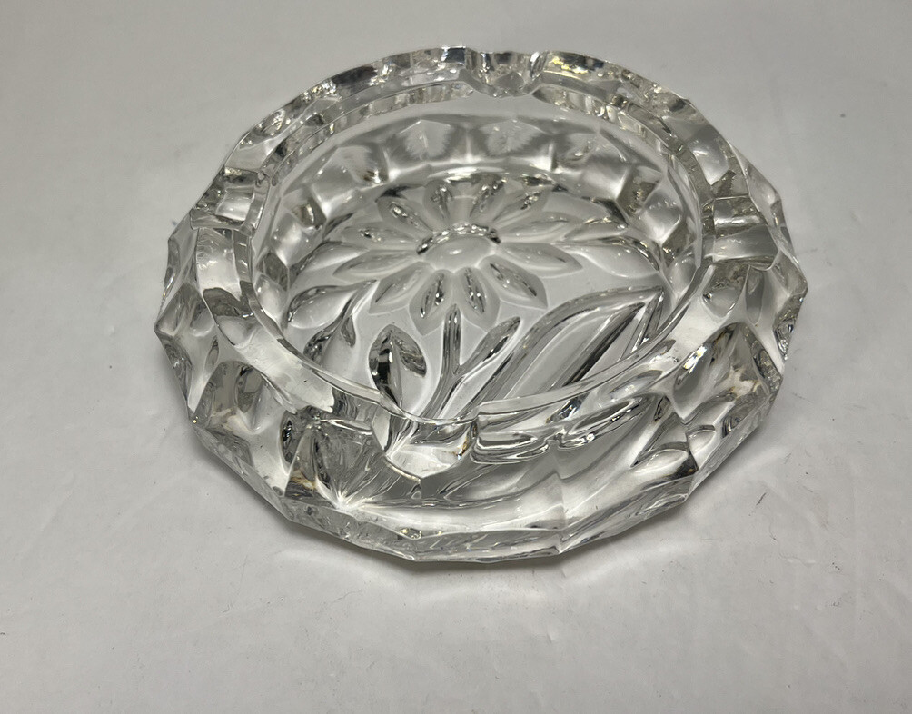 Vintage MCM Clear Thick Pressed Glass Ashtray 4.5″ Round Flower Daisy Sunflower