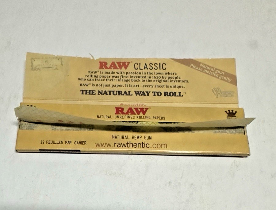 Raw Classic King Size Rolling Papers Slim 32 Leavse per pack ** AUTHENTIC**