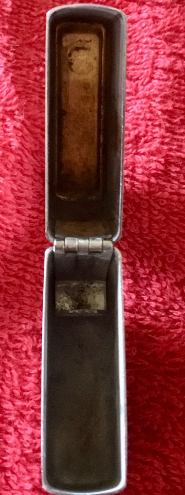 Zippo Feb 1997 Chrome Lighter w/ Gold Lighter Emblem w/6 Pack of New Flints!