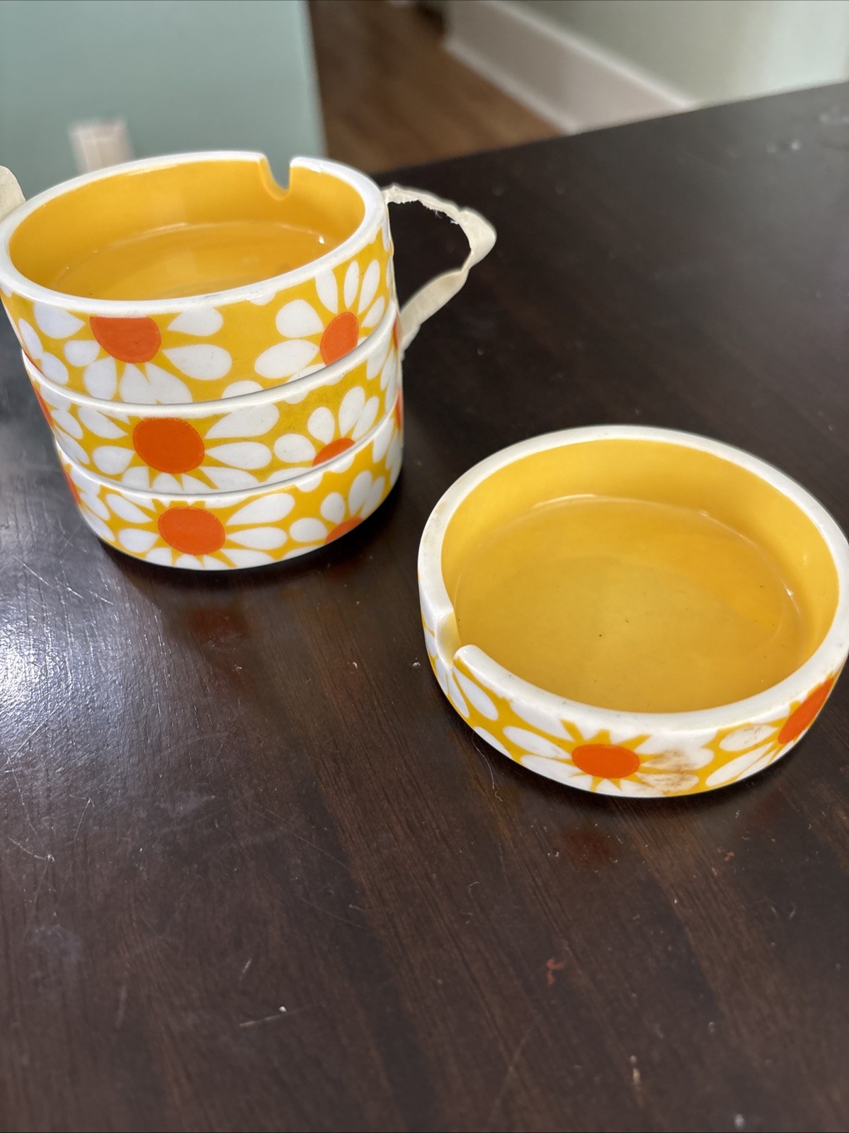 G3 Single (1) Vintage Retro Hippie 60’s-70s Yellow Daisy Ceramic Ashtray