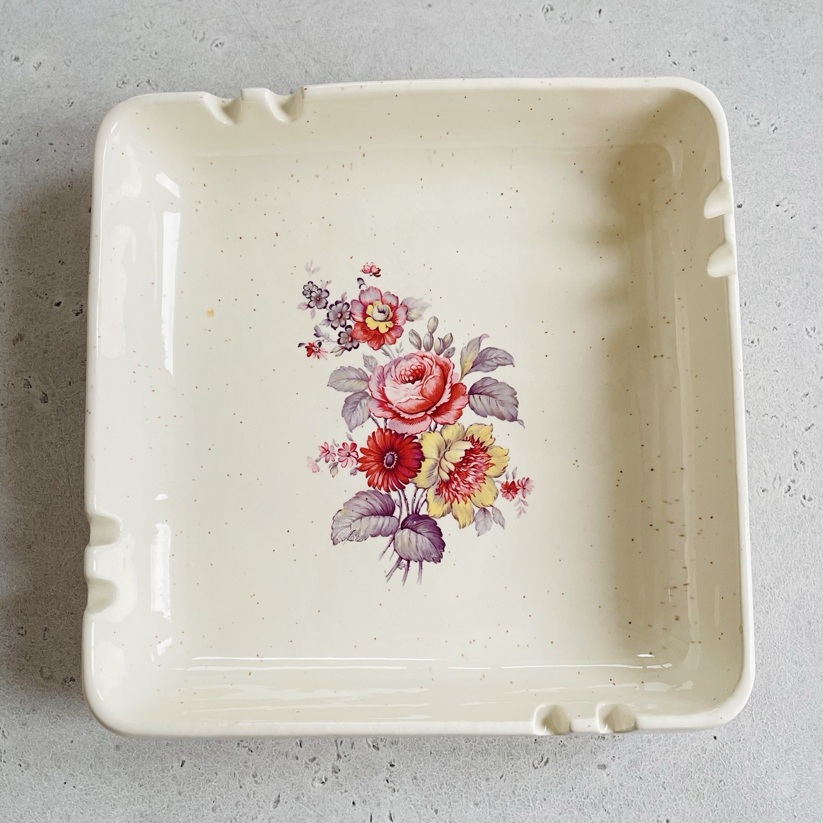 Vintage MCM Treasure Craft Ceramic Cream w/ Speckles & Flowers Ashtray Catch All