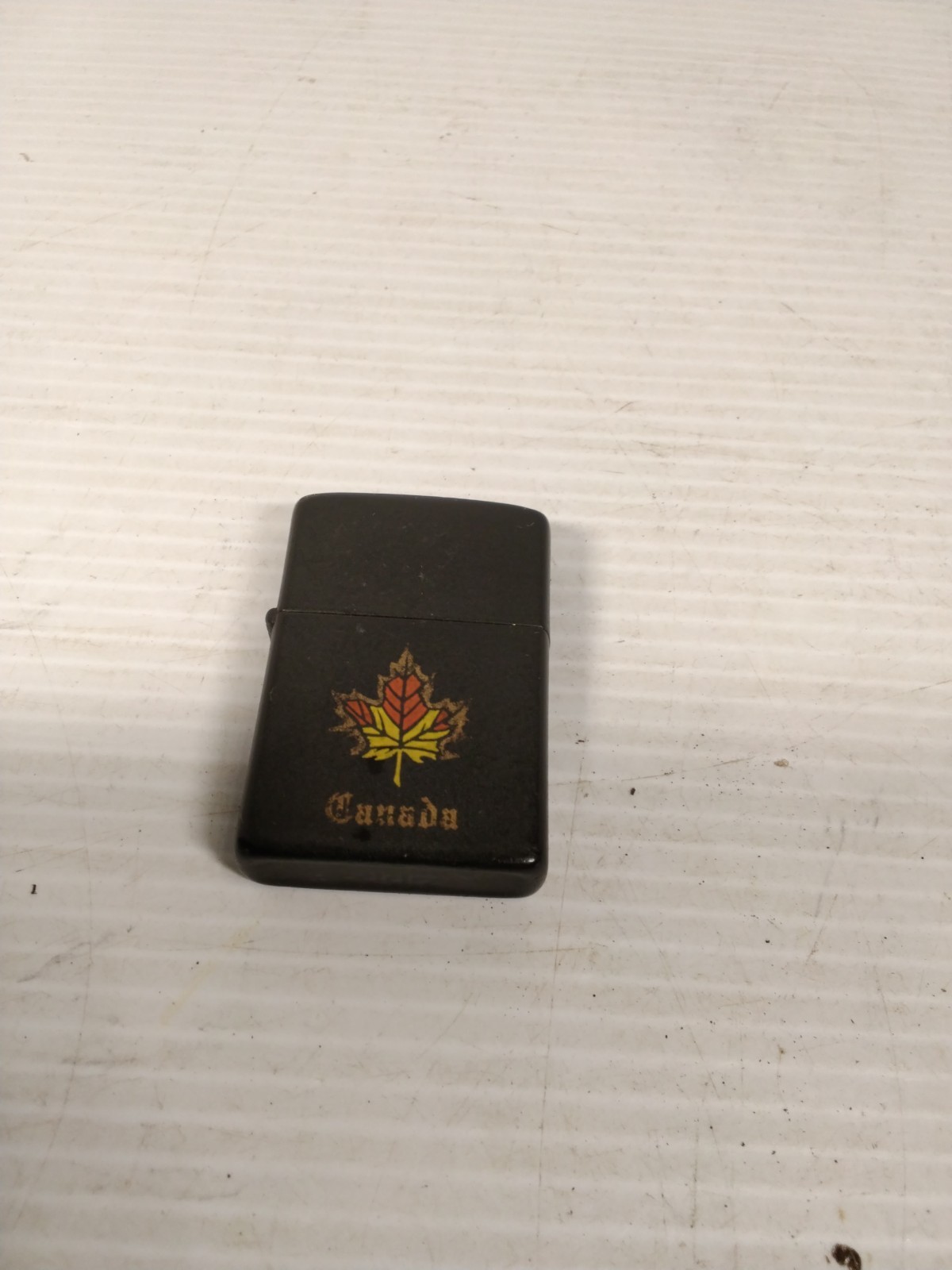 ZIPPO 2001 CANADA MAPLE LEAF BLACK Matte Lighter