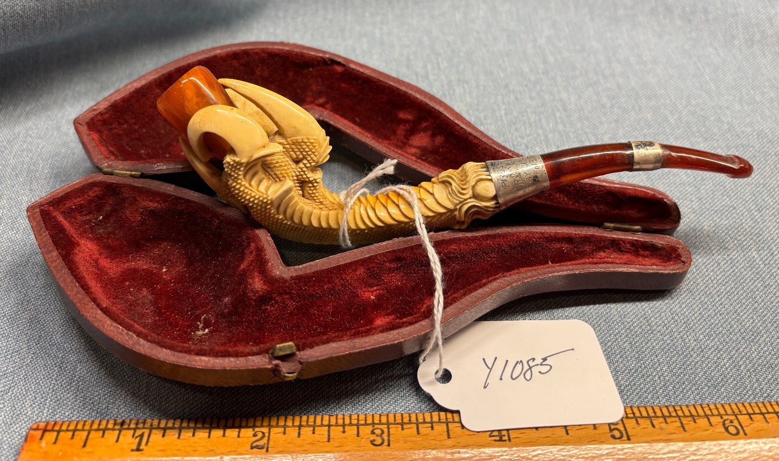 Antique presented carved meerschaum cheroot holder, bird claw with case (Y1085)
