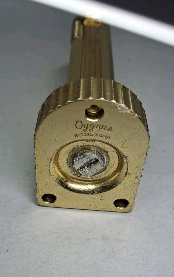 VINTAGE CYGNUS GoldTone Flip Top Skyscraper 4.25″ ArtDeco TableLighter, Japanese