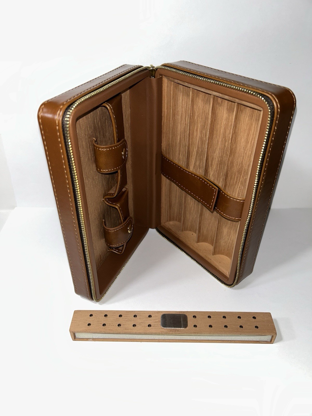 Padded Brown Faux Leather Cigar Humidor Case with Zipper Cedar Interior 4 Cigars