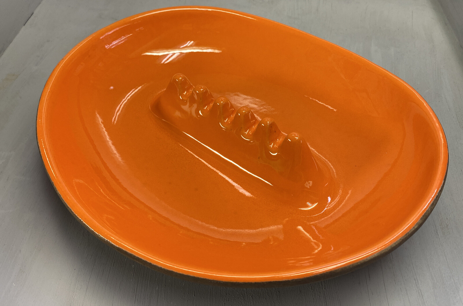 BEAUTIFUL RETRO VINTAGE MCM #7006 USA ORANGE/BROWN CERAMIC OVERSIZED ASHTRAY