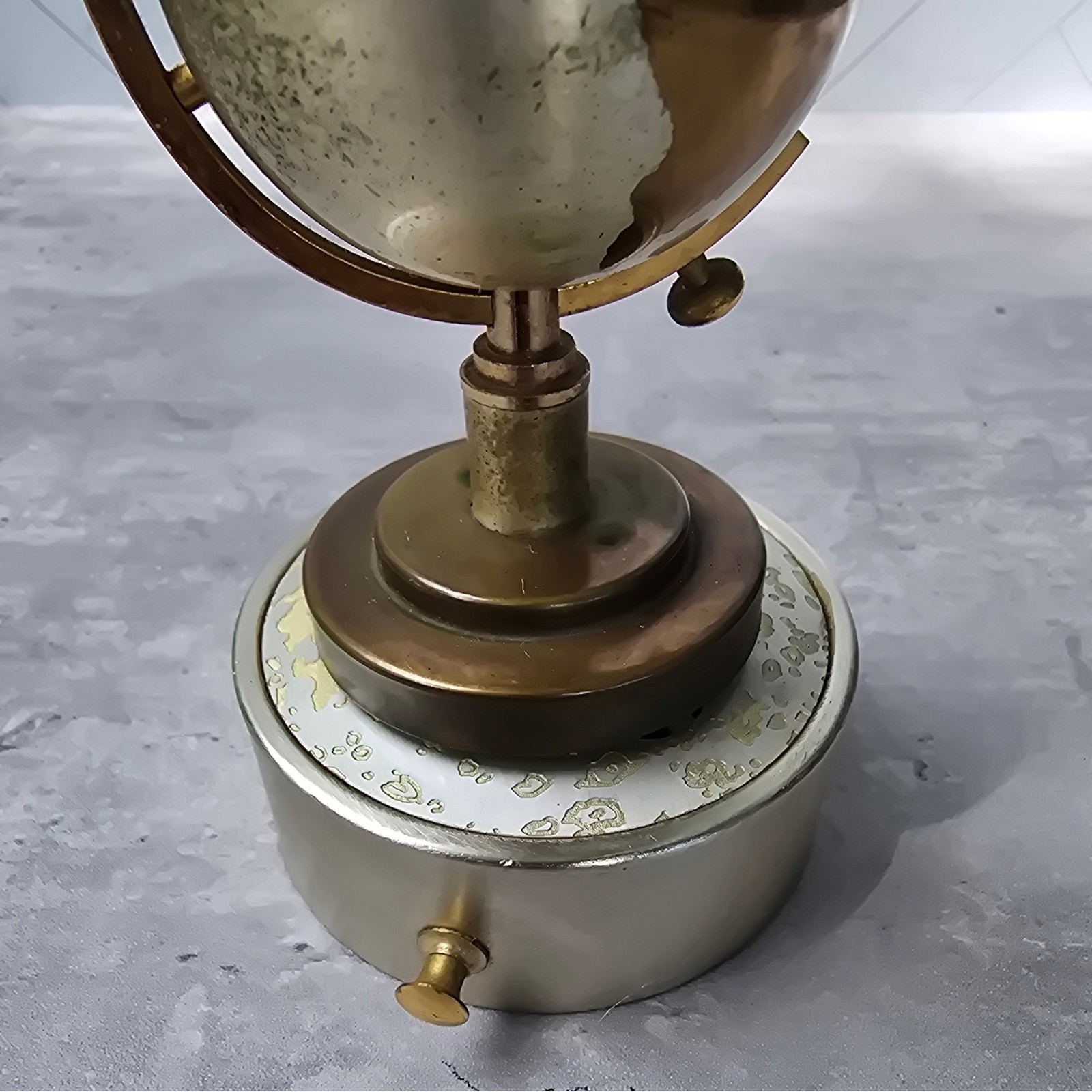 Vintage Globe MCM Table Lighter Mid Century Modern Gold Silver Tone Metal READ
