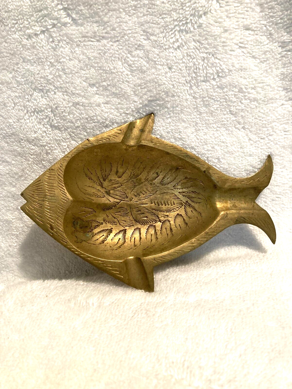 (1) One Solid Brass Etched Fish Ashtray 1/2″ T x 5 1/2″ x 3 7/8″ India