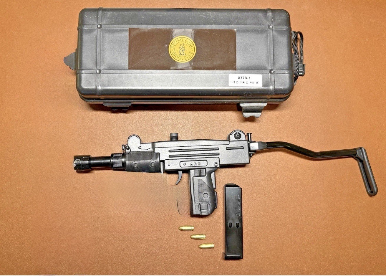Mini UZI Submachine Gun Pistol LIGHTER Metal Jet Torch Flame & Padded Case Black