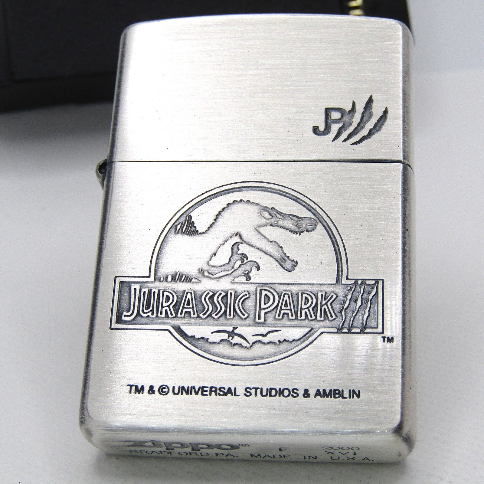 Jurassic Park III Spinosaurus Japan Zippo Oil Lighter 2000 MIB Rare