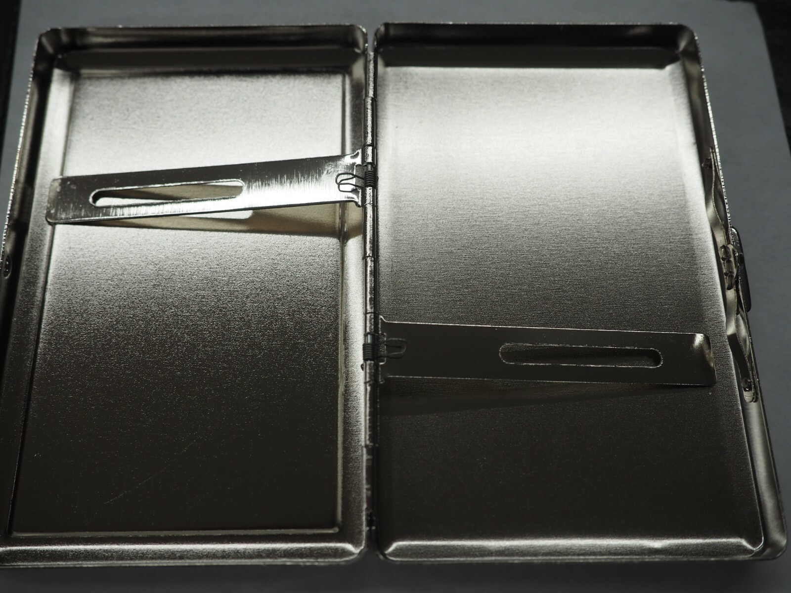 Sweet Cig Case With Art Deco Pinup Artwork Kings & 100’s