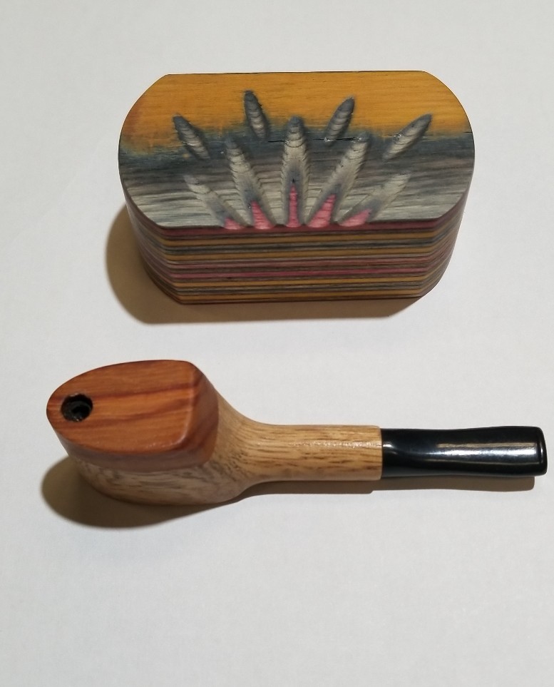 ((Set Of 2)) 1 Wooden tobacco Pipe and 1 wooden box