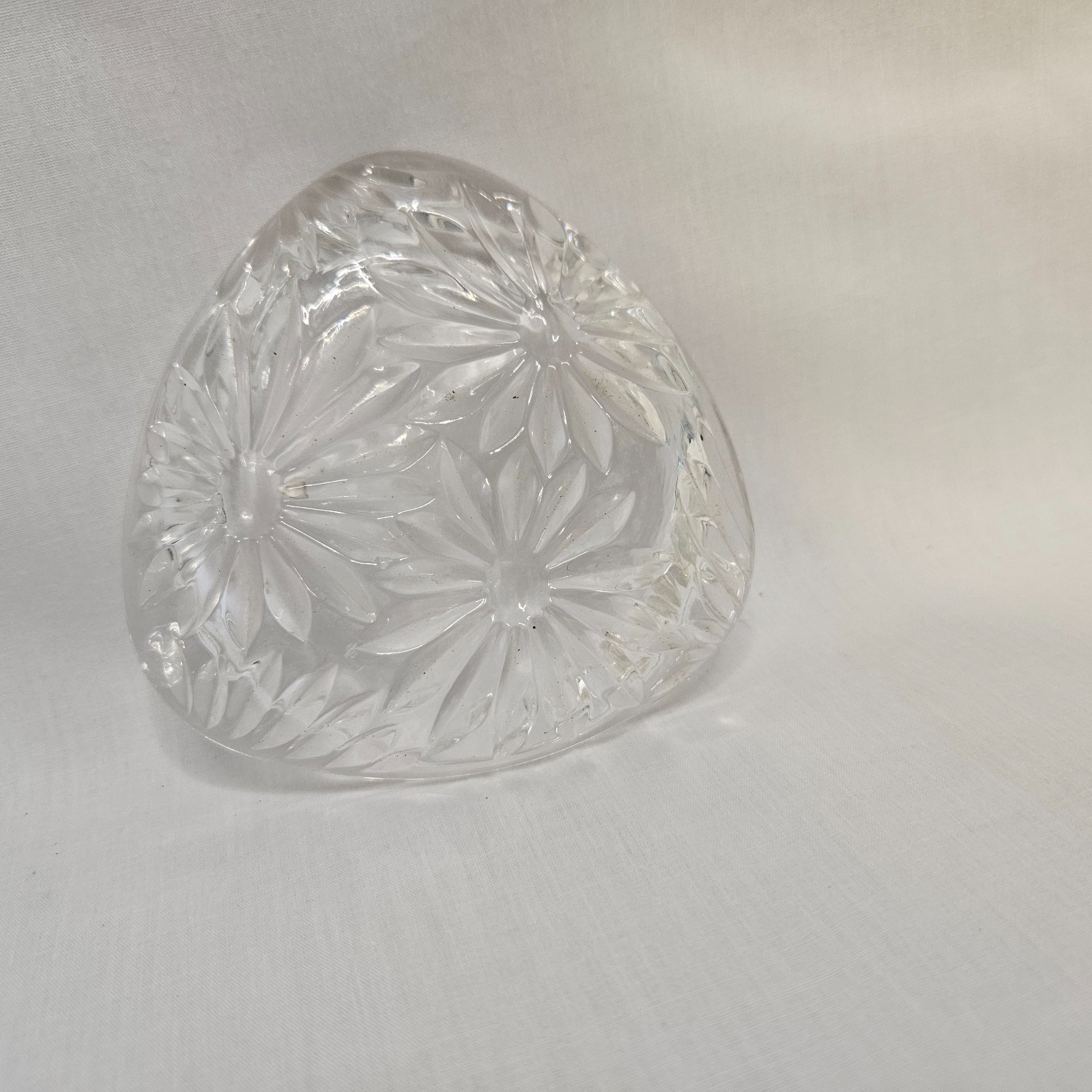 Vintage Daisy Flower Small Clear Glass Ashtray 4″ Pressed Glass Triangular