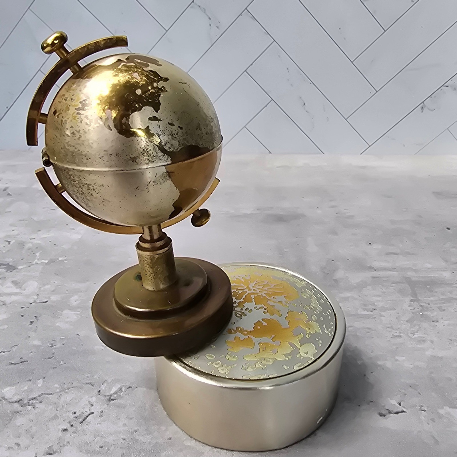 Vintage Globe MCM Table Lighter Mid Century Modern Gold Silver Tone Metal READ