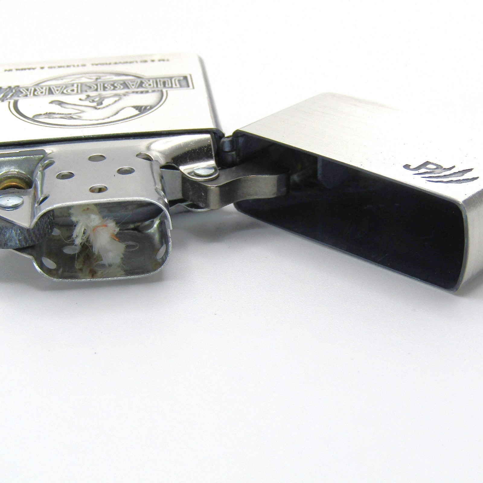 Jurassic Park III Spinosaurus Japan Zippo Oil Lighter 2000 MIB Rare
