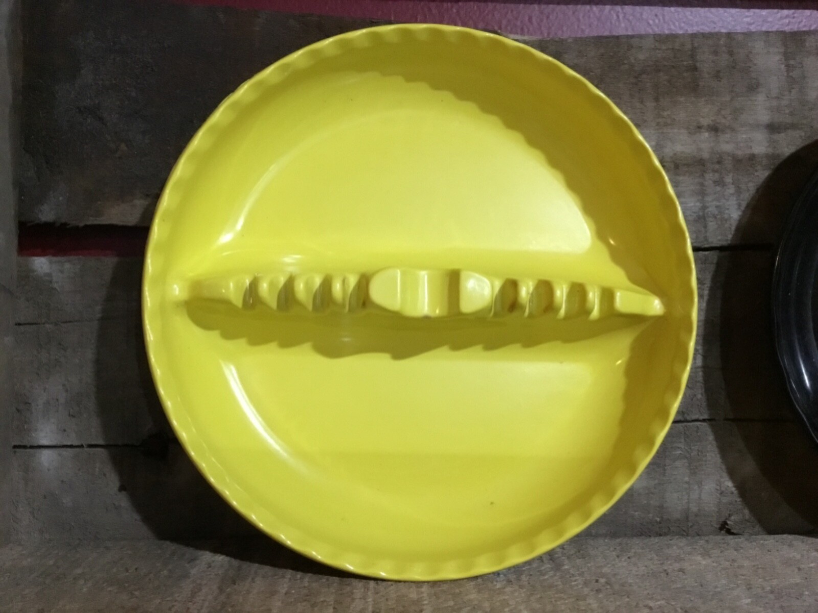 Vintage Melamine MCM Ashtrays GES Dale Chemical & Willert Black Yellow