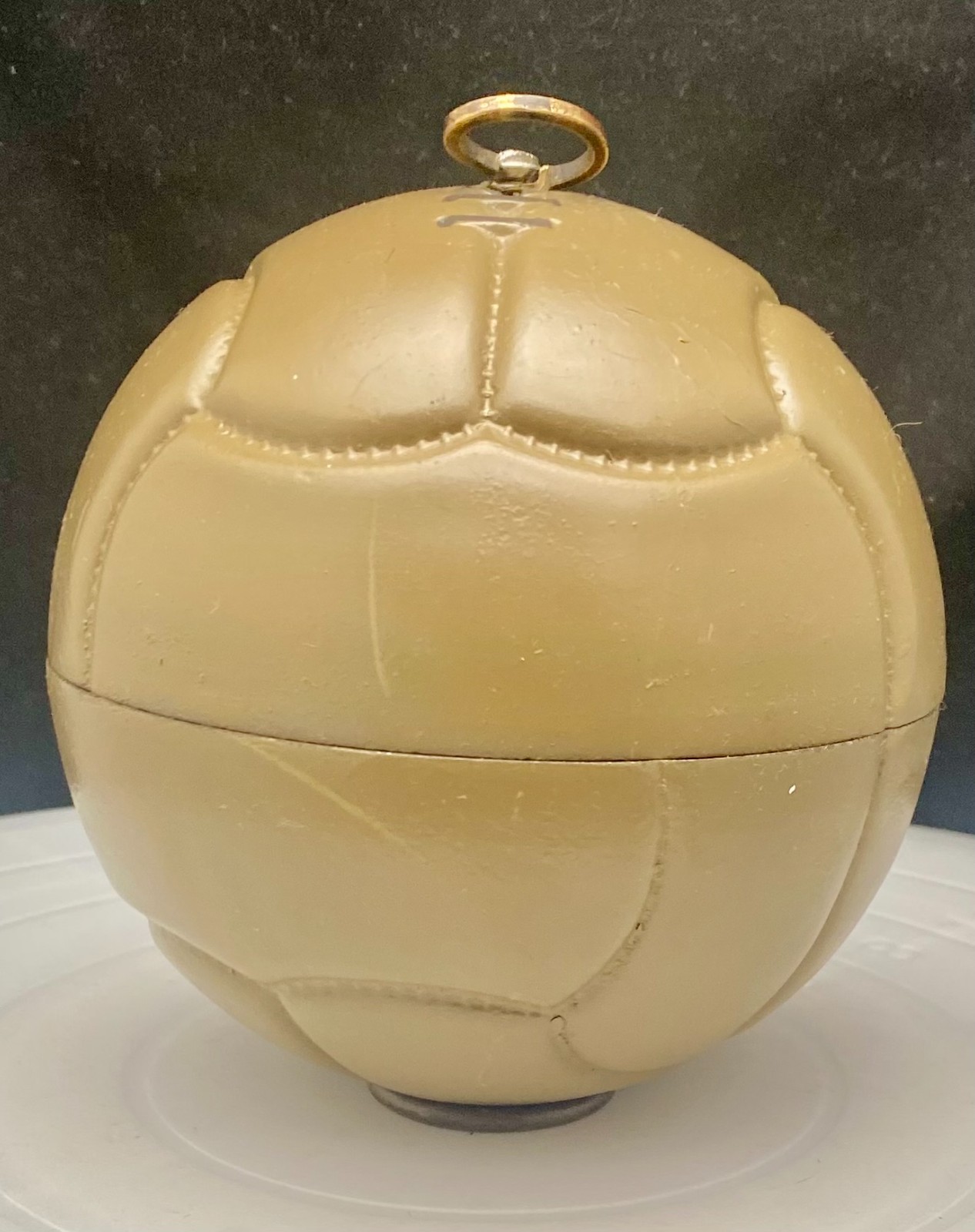 VTG MCM ROUND BRASS POP-UP CIGARETTE DISPENSER STAND, SOCCER BALL SHAPE, c1955 g
