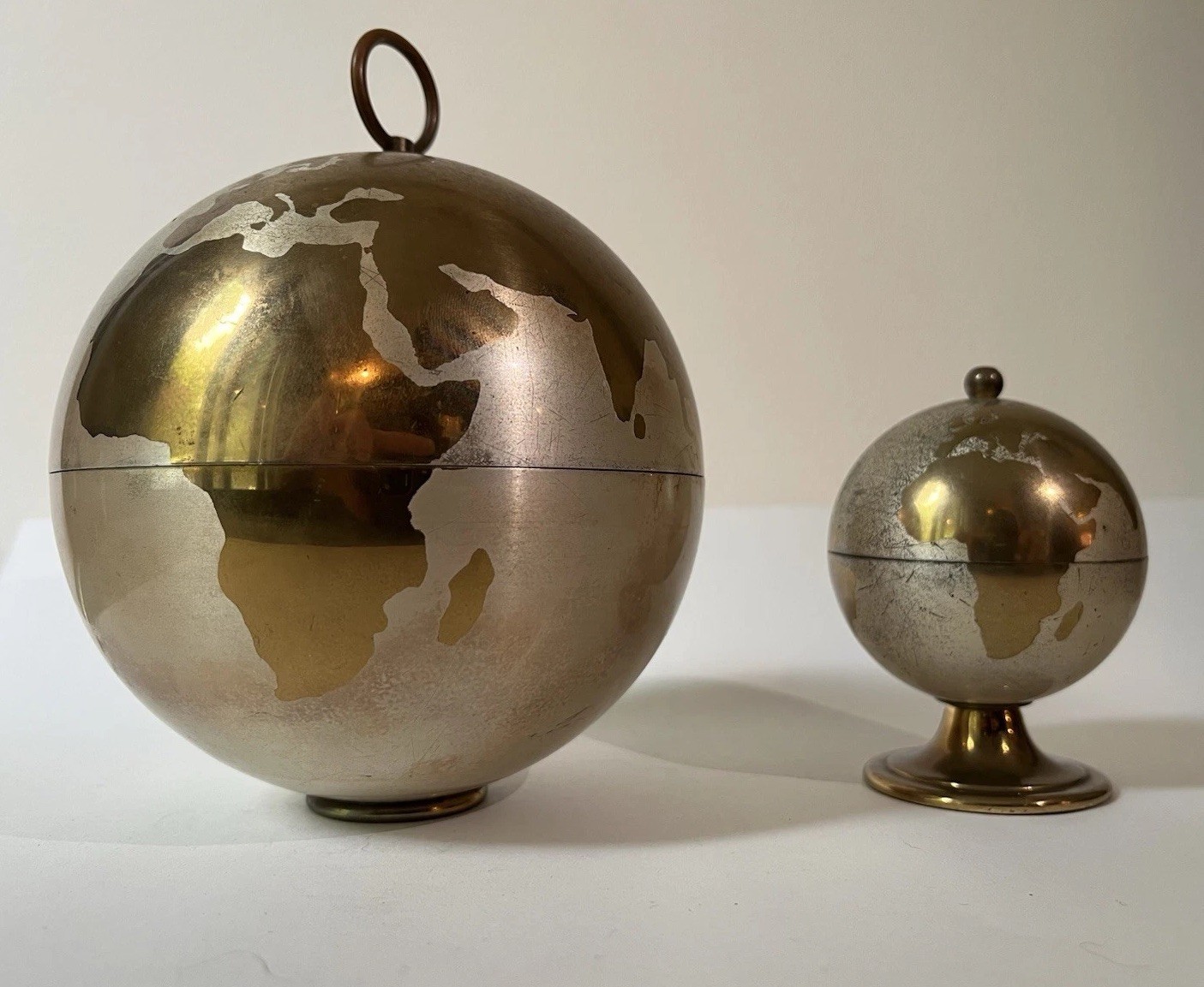 1950s/60s Globe Cigarette Dispenser With Matching lighter