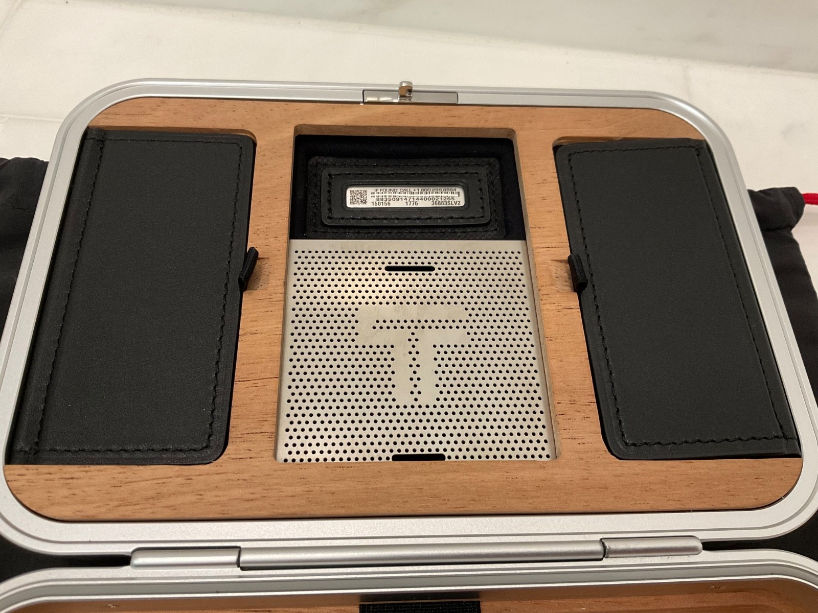 NEW Tumi 19 Degree ALUMINUM 5 Cigar Slot – CIGAR CASE – SILVER
