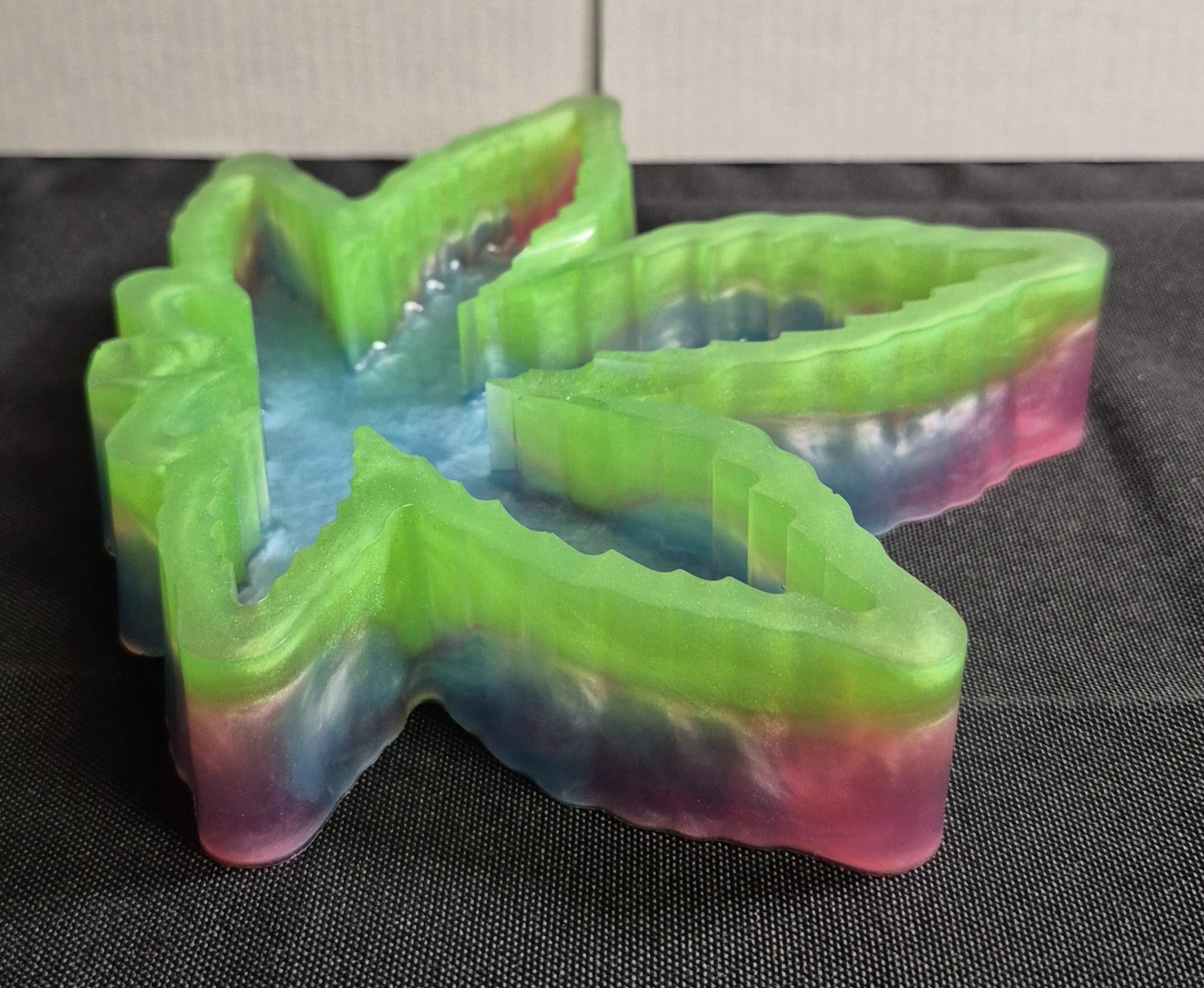 Homemade Marijuana Leaf Ashtray Epoxy Resin Multicolored Home Decor