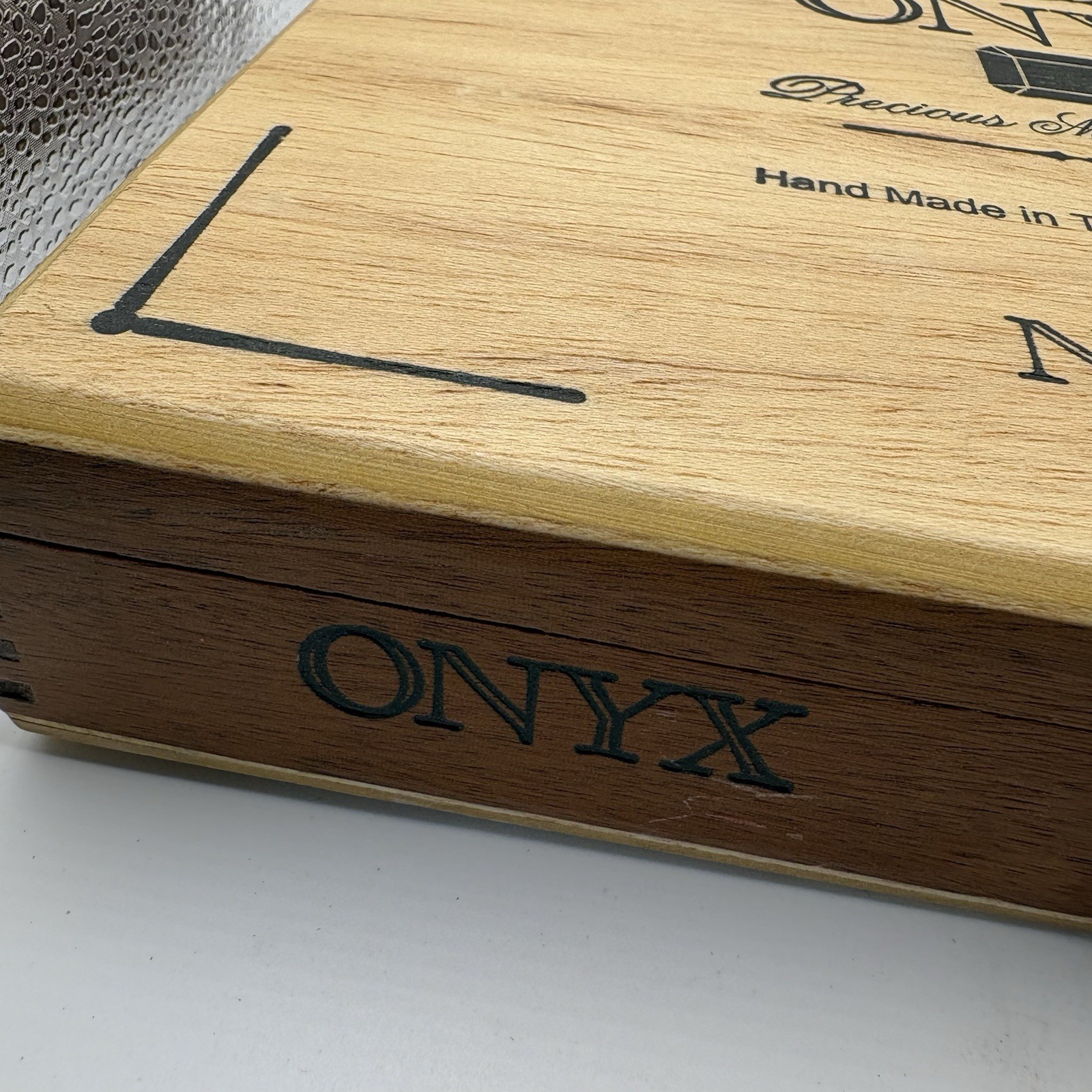 Onyx No. 646 Vintage Empty Cigar Wood Box Dominican Republic Dovetail Wooden