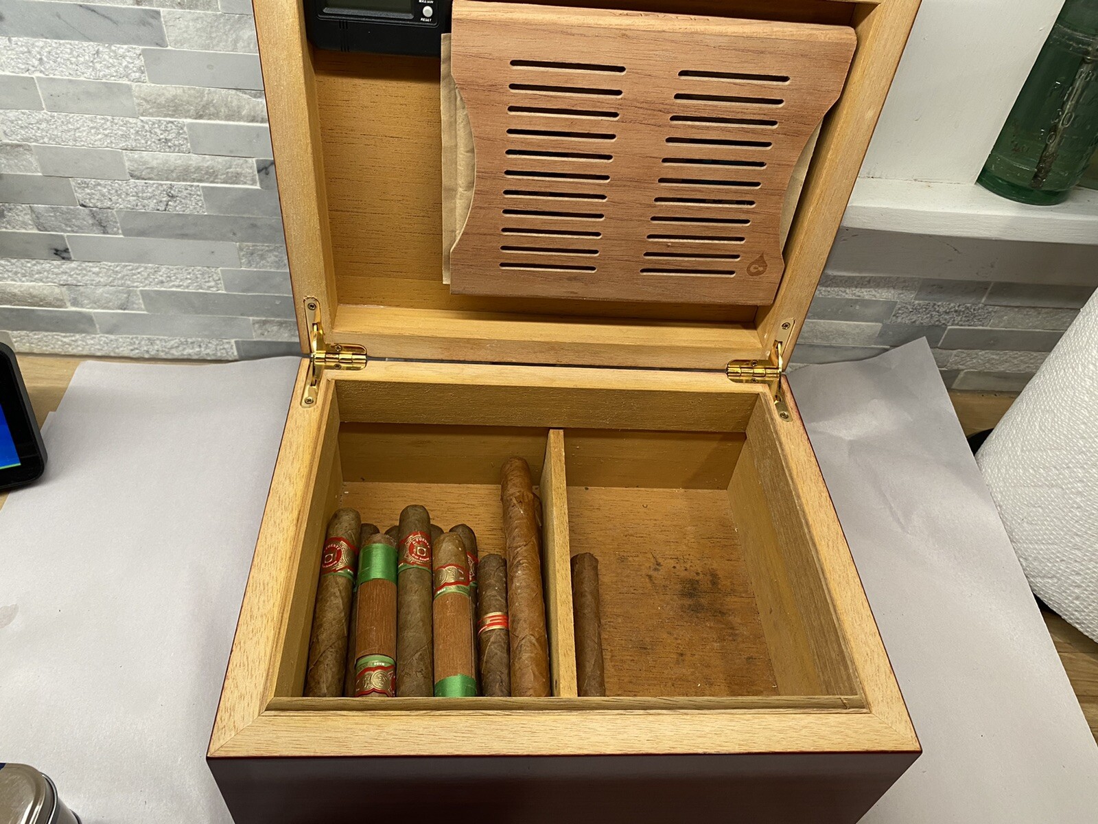 CONOSCERE WOOD HUMIDOR WITH SPANISH CEDAR LINING