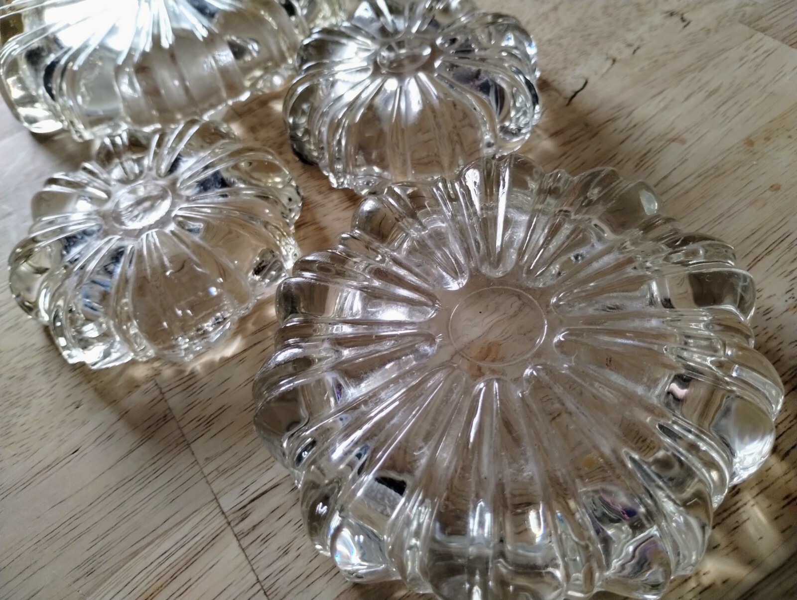 Hazel Atlas Nesting Ashtrays Clear Pressed Glass Round Fluted Flower Daisy MCM 4