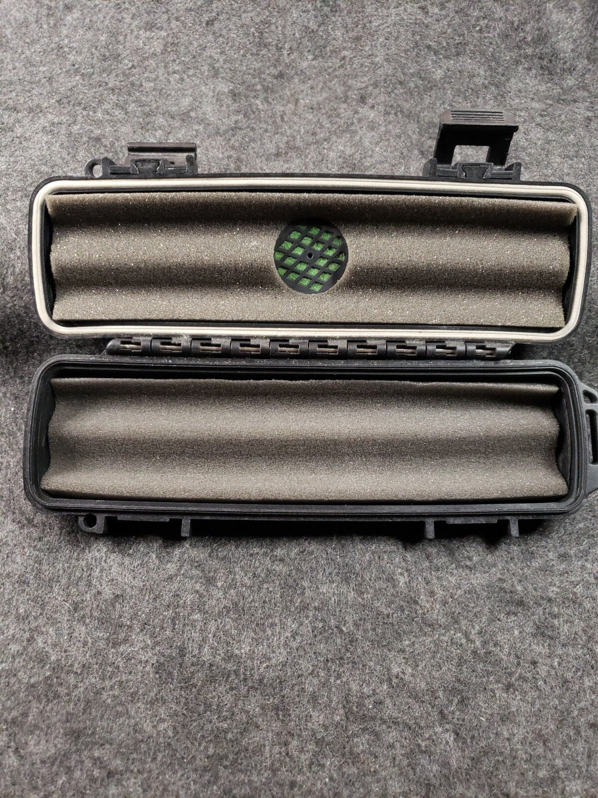 Megilla 2-ct Travel Humidor Excellent ……….. ………………..(C7B4)