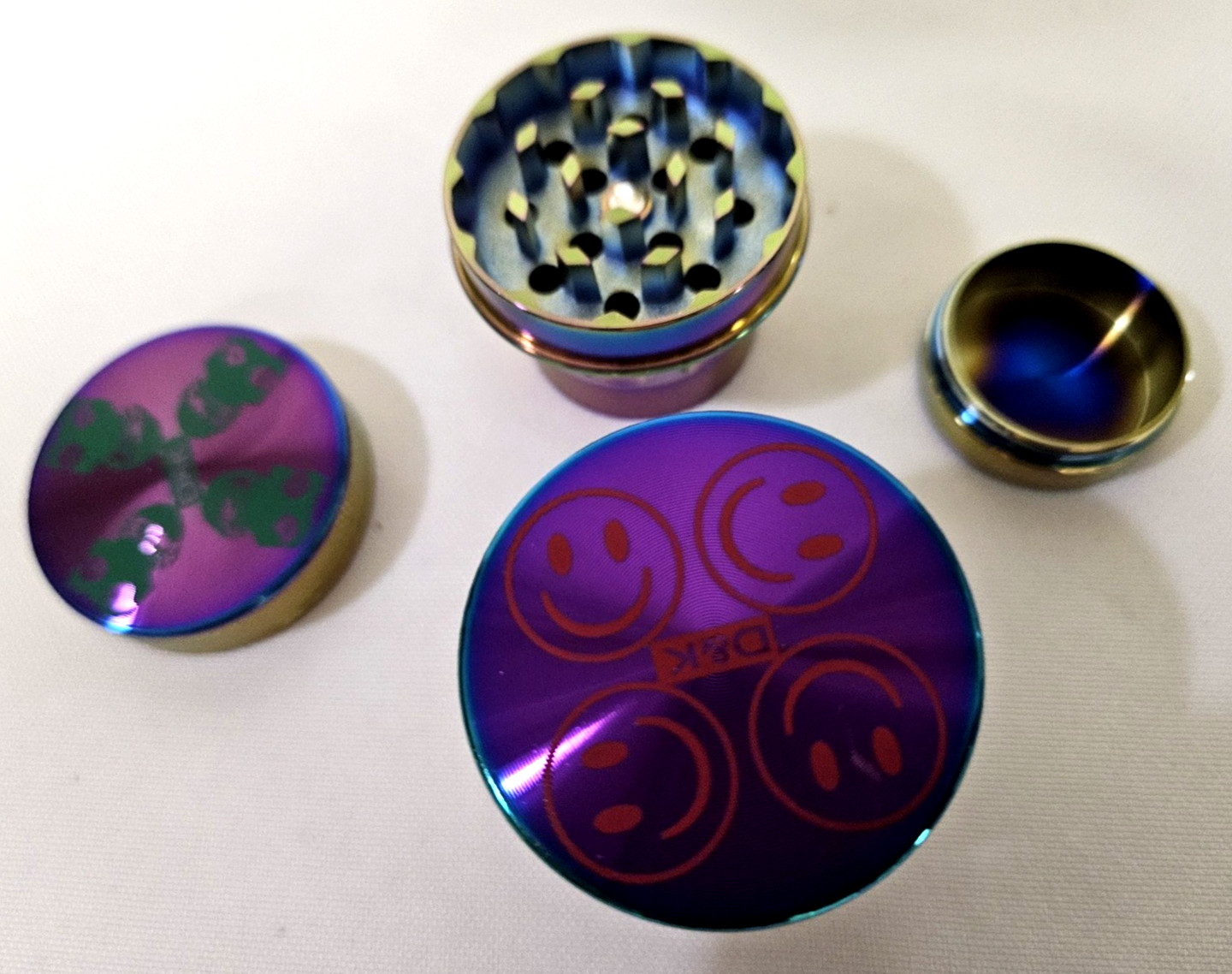 3 Part -1.5″ Diameter top-1″ bottom cone shape Metal Tobacco Herb Grinder