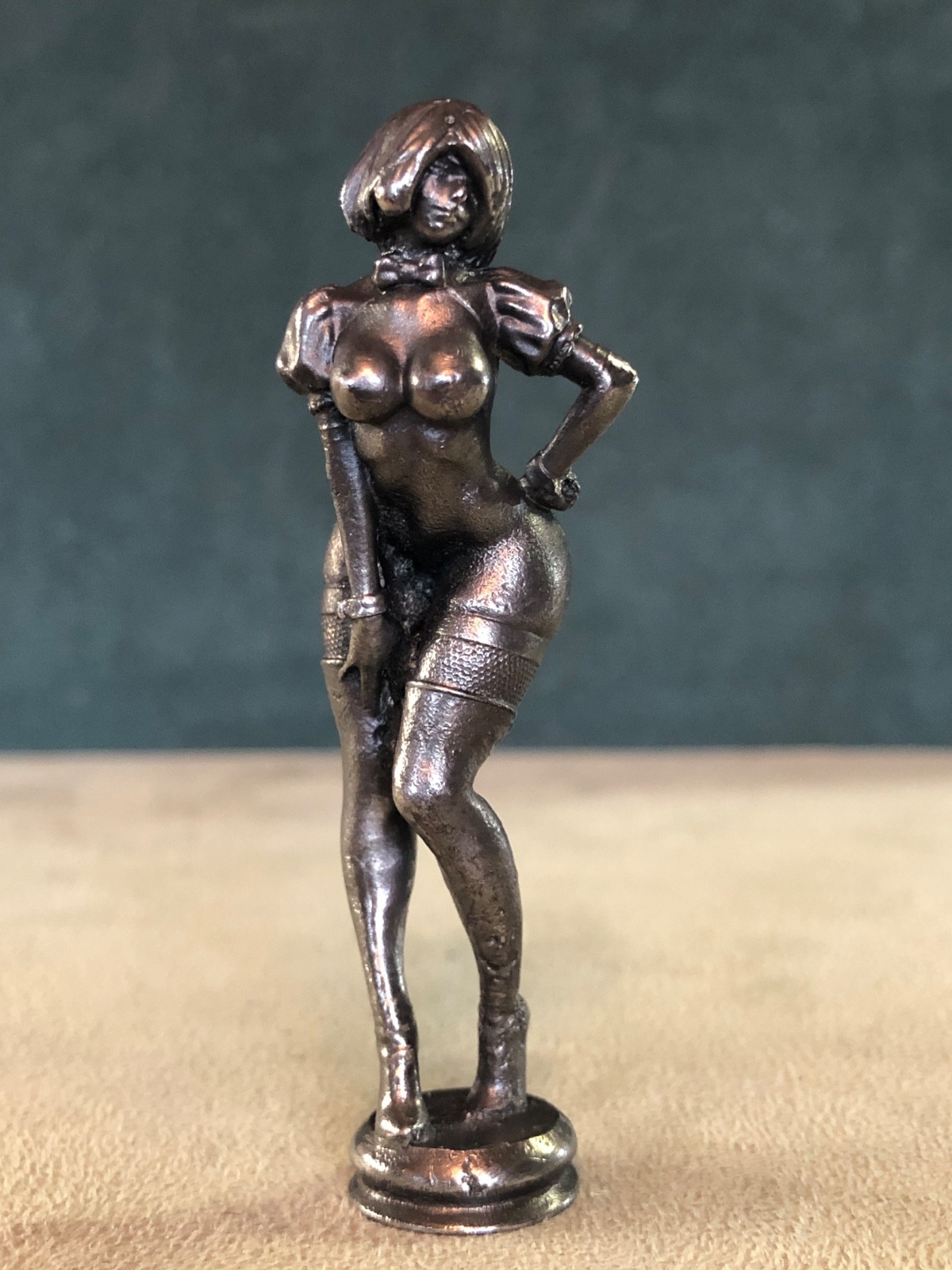 Nude In Shoulder Sleeves And Bow Tie Pipe Tamper, Solid Fine Pewter
