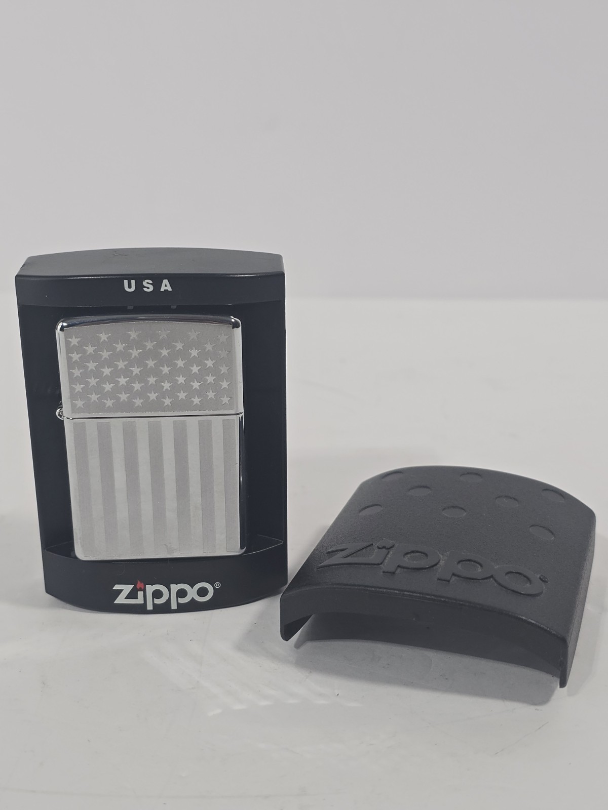 ZIPPO 200 AMERICAN FLAG DESIGN POLISHED CHROME LIGHTER New IN BOX