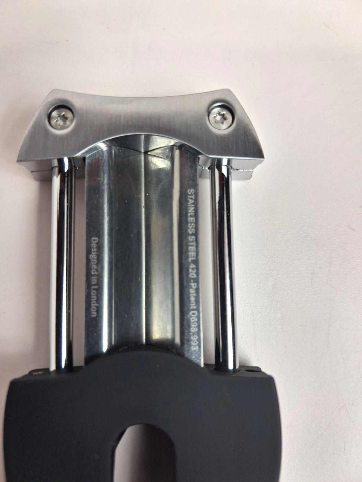 Colibri Cutter V-Cut Notch Cat Eye Black Chrome CU300T4 Damaged Box