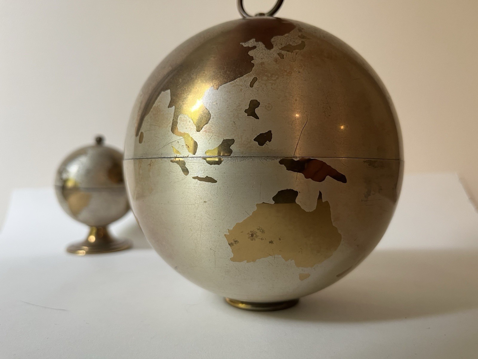 1950s/60s Globe Cigarette Dispenser With Matching lighter