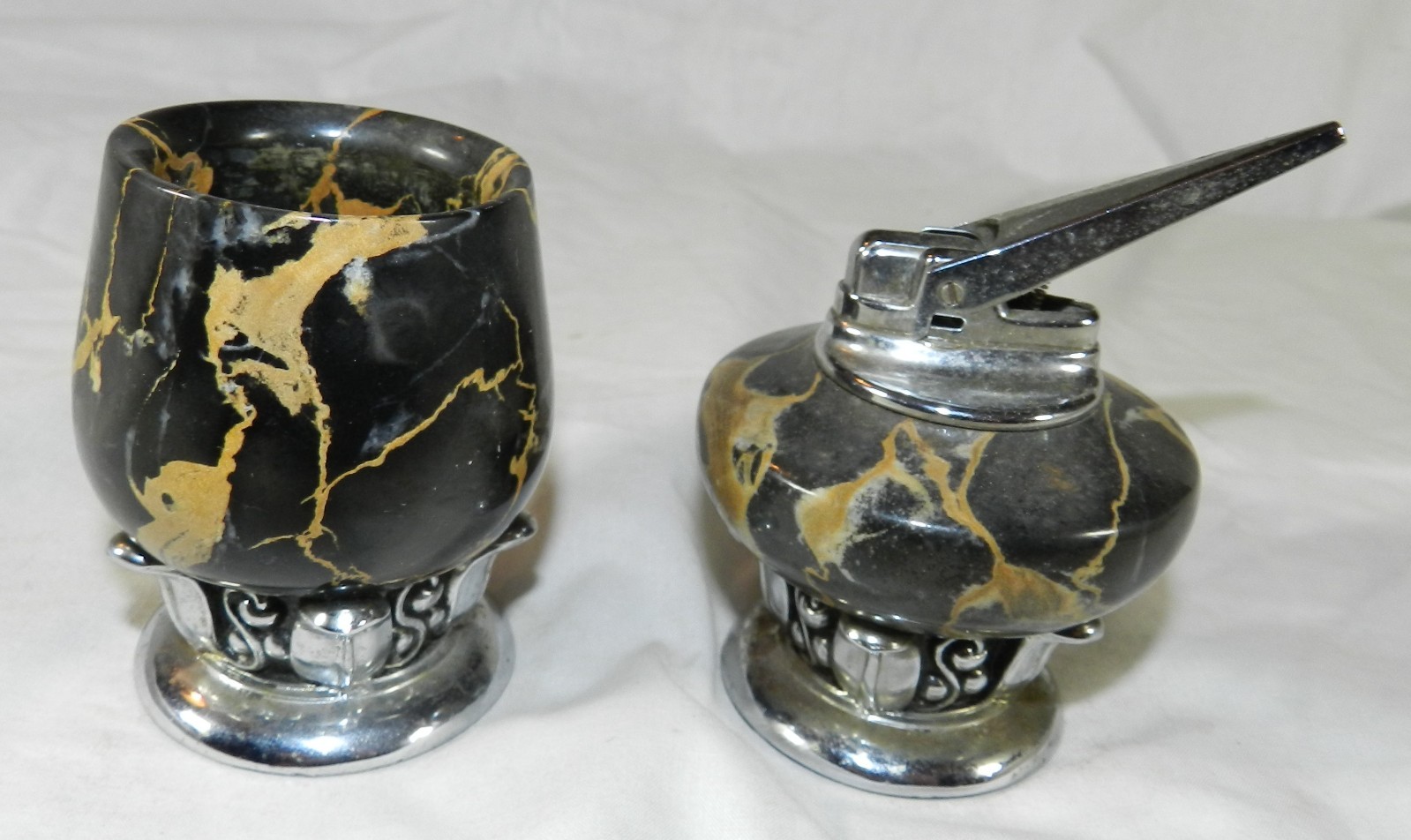 Lot of 2 Vintage Ronson Marble Table Lighters – 1 with lighter insert, 1 without