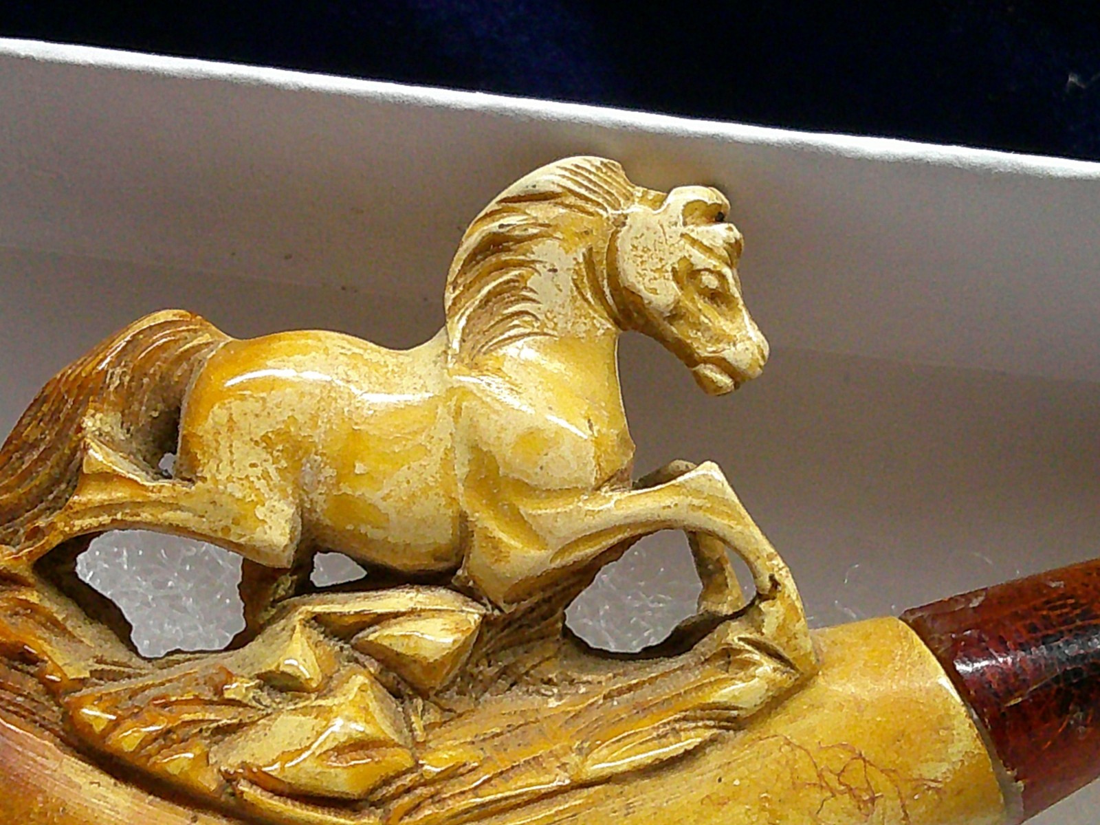 ✔️ANTIQUE CHEROOT MEERSCHAUM PIPE HORSE OVER 100 YEARS OLD, STEM, WHITE BOX -21