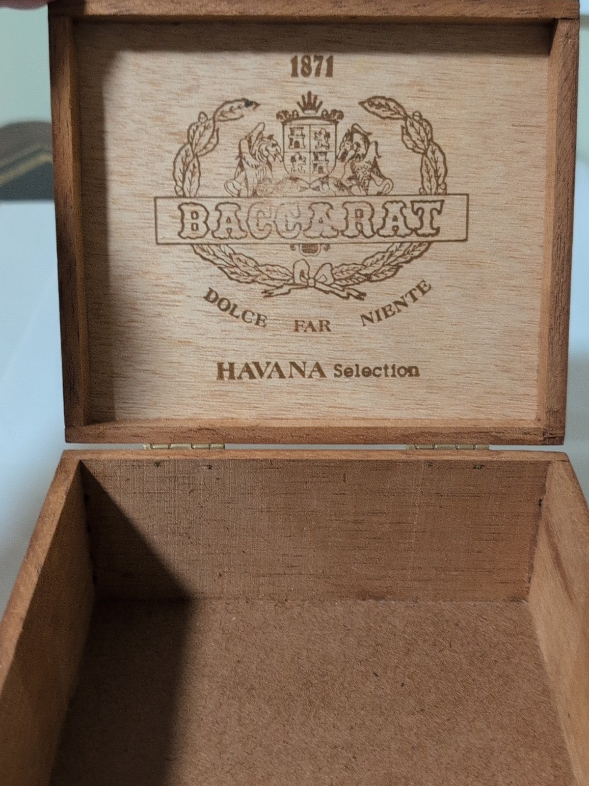 HAVANA BACCARAT PETIT CORONA SELECTION WOOD CIGAR BOX DOVETAIL LATCH HINGE