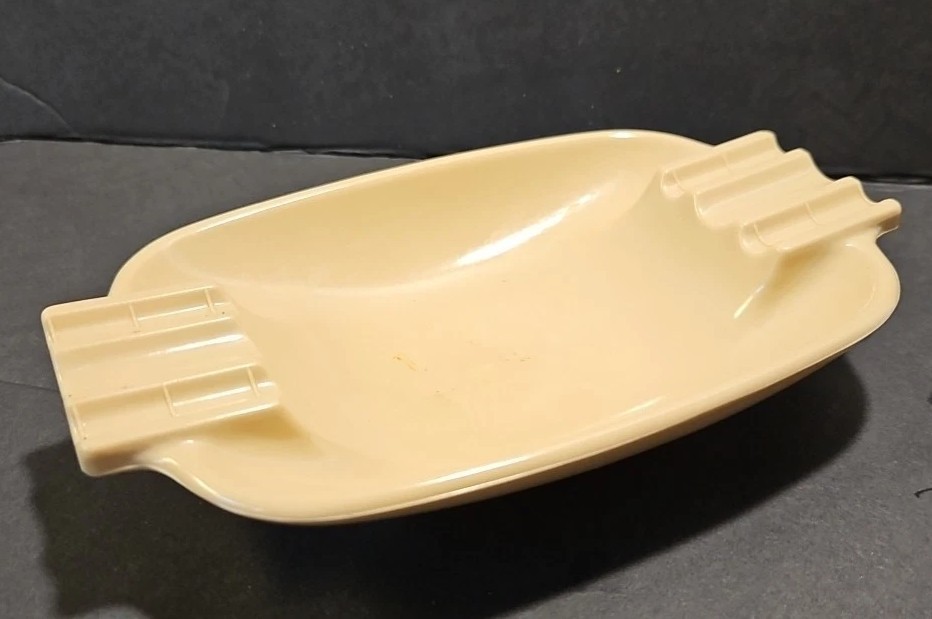 Vintage WILLERT HOME Products Cigar Ciggerette Ashtray Almond Color 7.5 X 4.75″