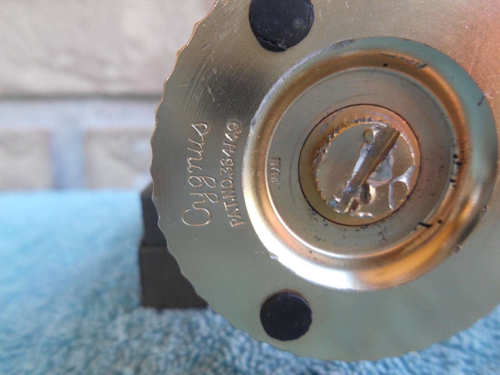VINTAGE CYGNUS LIFT ARM TABLE LIGHTER WORKS WITH SWANK CLOCK. WIND STEM MISSING
