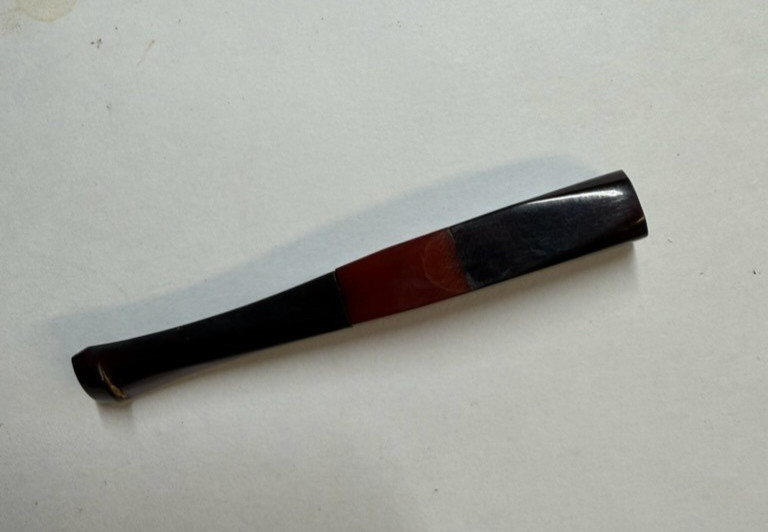 Vintage Amber Cigarette Holder – 3 Inches